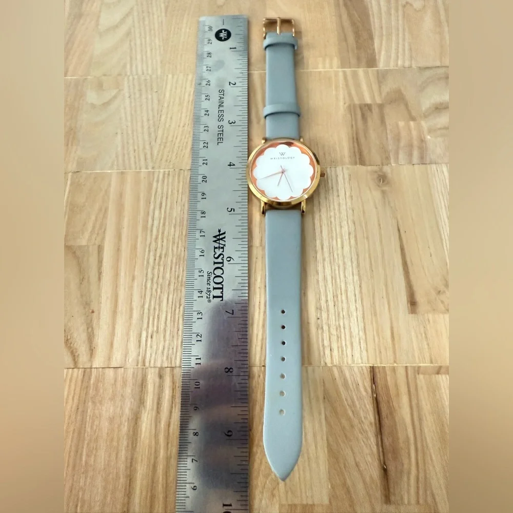 Wristology ladies Olivia gold tone gray leather watch NEW BATTERY